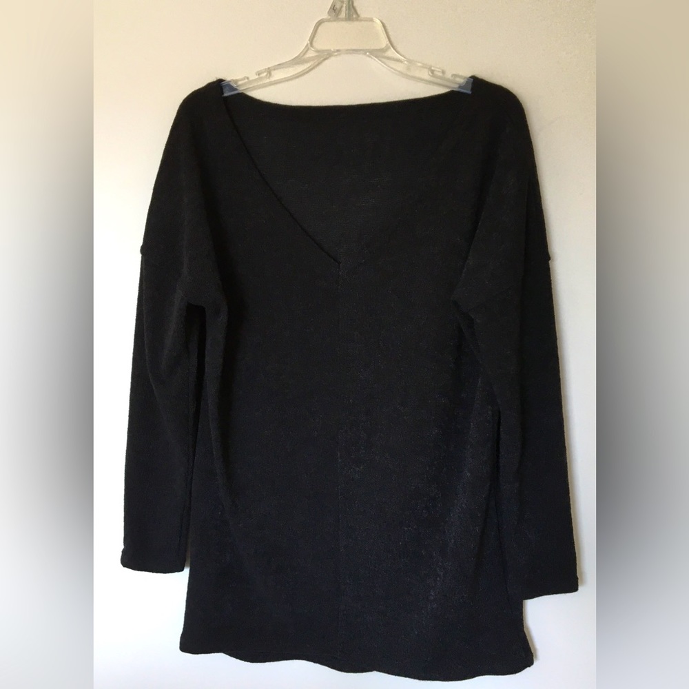 Black v-neck tunic sweater size L.